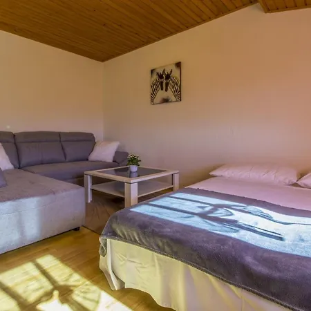 Apartament Rastovcan P Povile