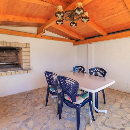 Rastovcan P Apartament Povile