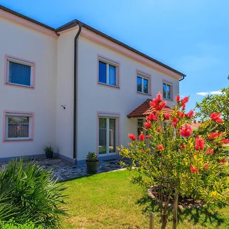 Rastovcan P 아파트 포빌레