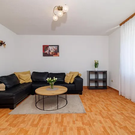 דירה Rastovcan P *