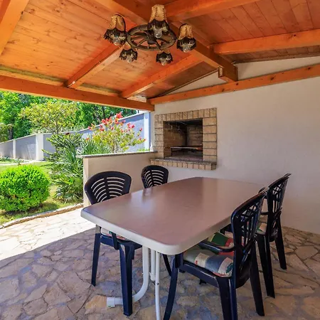 Rastovcan P דירה פובילה