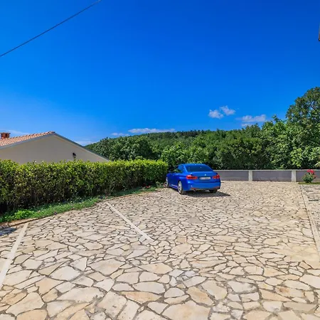 Rastovcan P דירה פובילה